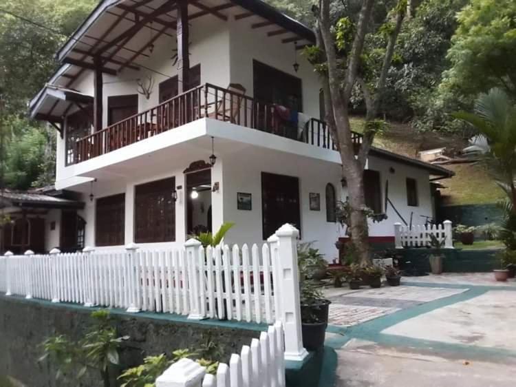 Villa25 Homestay Free Pick Up From The Centre Kandy Esterno foto